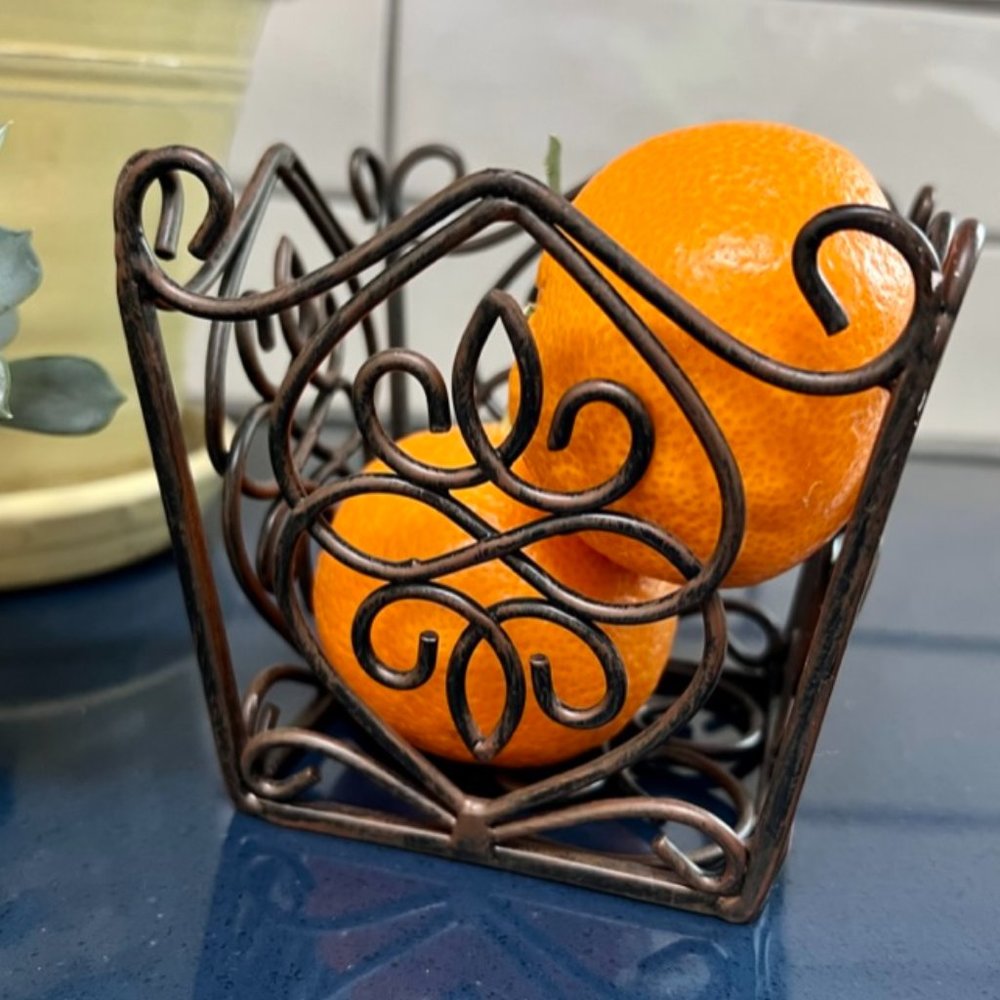 Retired SLAH Rosedale Plant Holder / Fruit Basket (1 small)